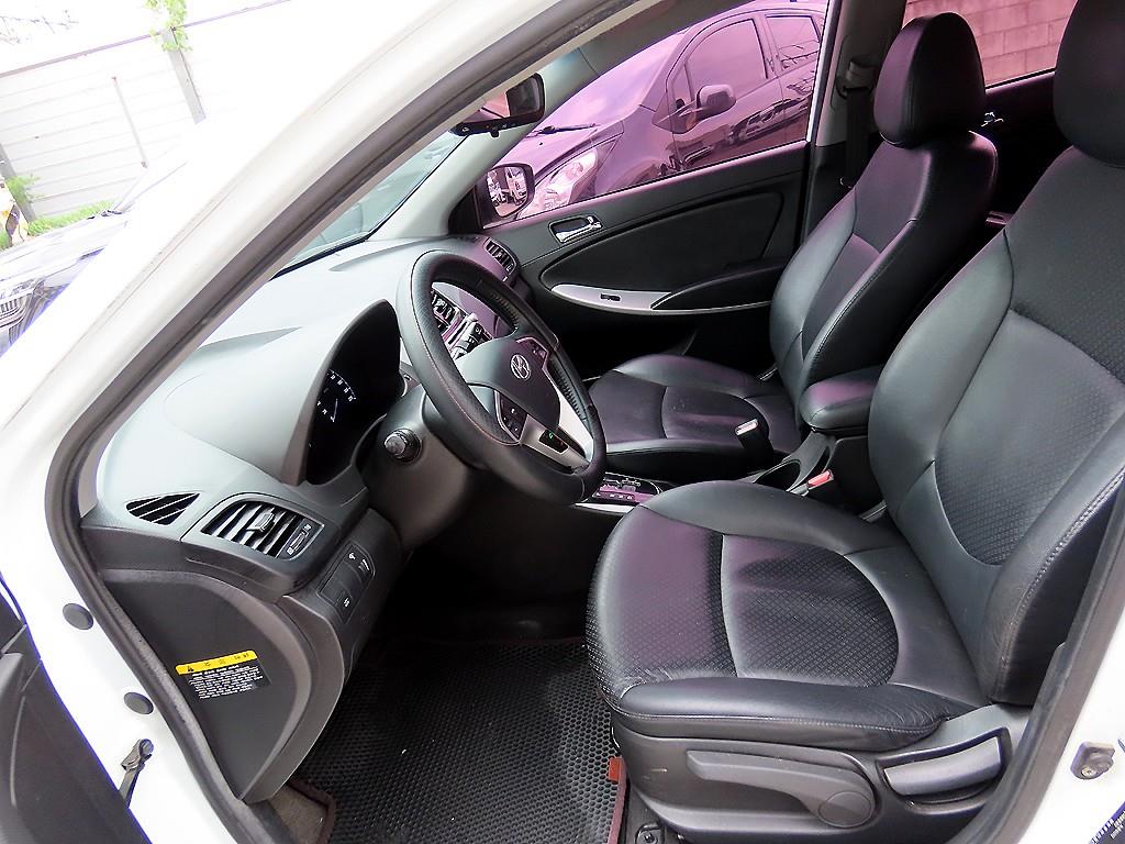 HYUNDAI Accent - Vista 7