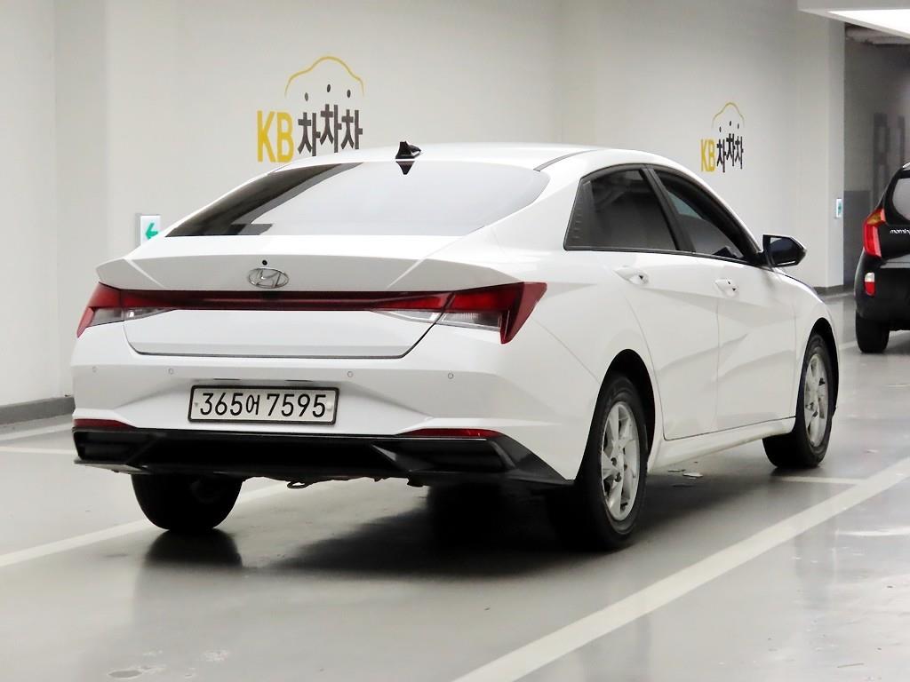 HYUNDAI Avante - Vista 6