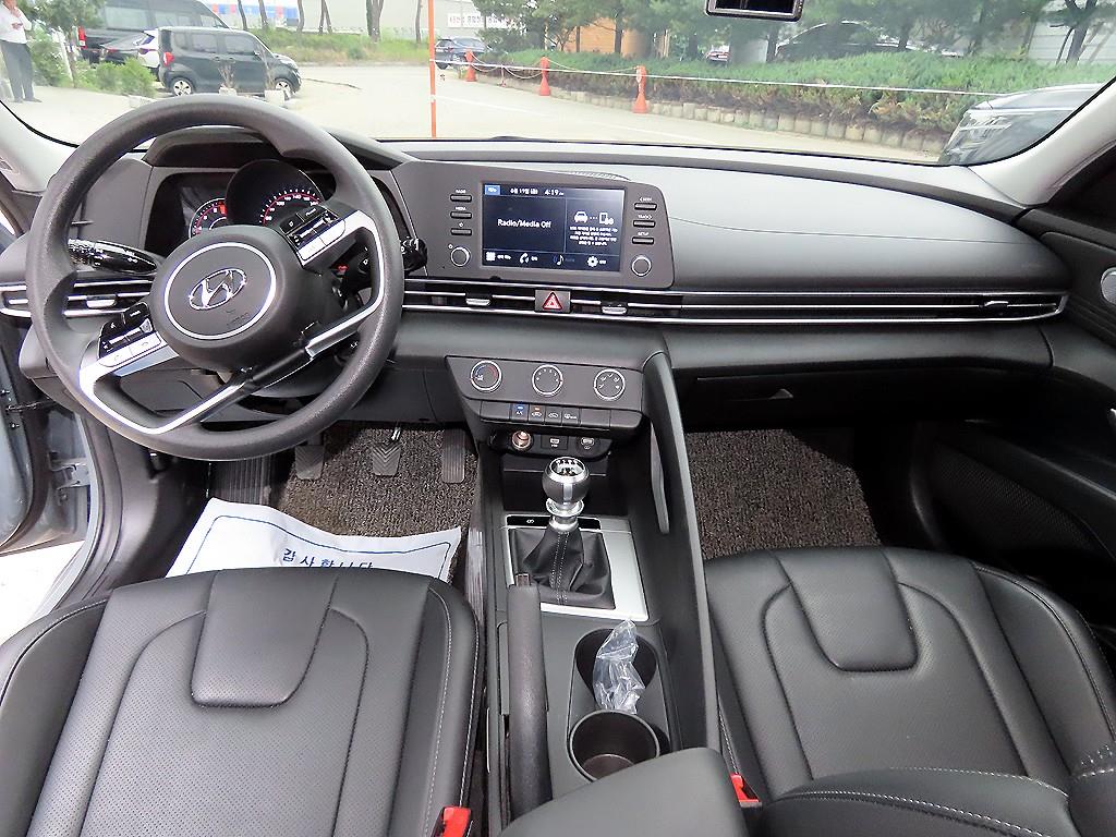 HYUNDAI Avante - Vista 9
