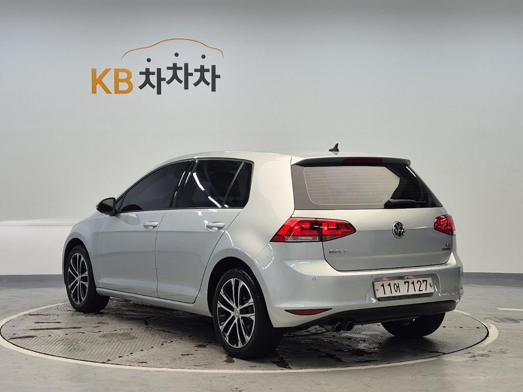 Volkswagen Golf - Vista 2