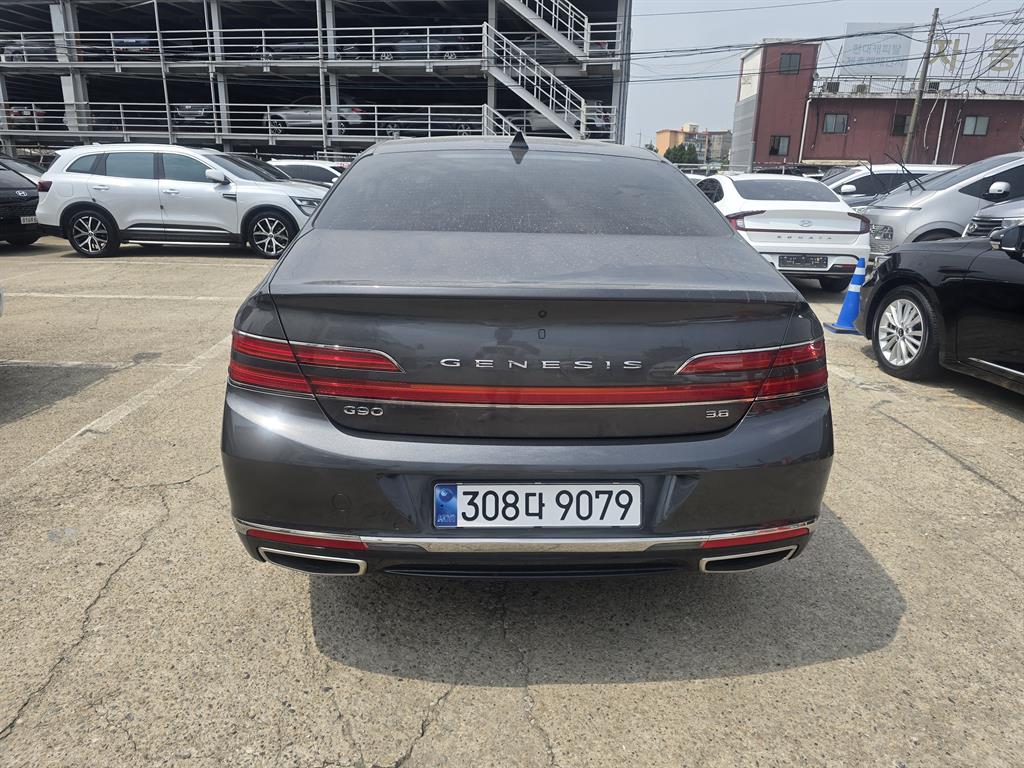 Genesis G90 - Vista 6