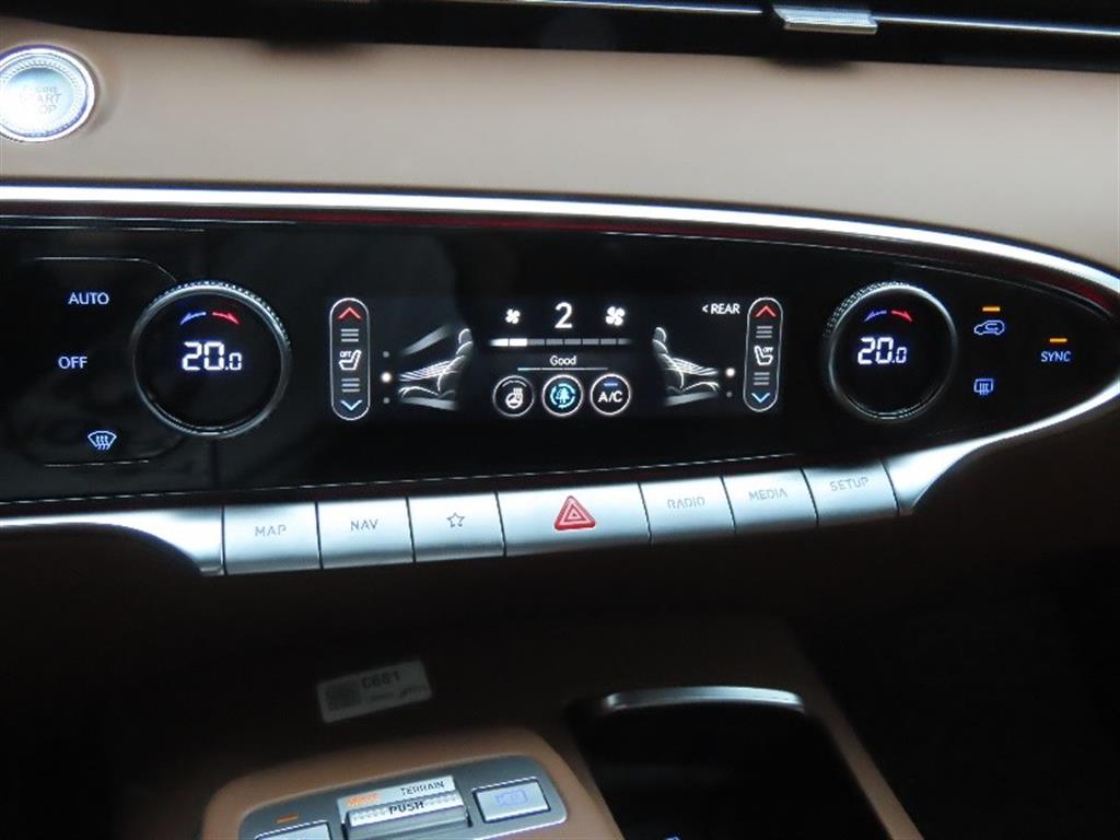 Genesis GV70 - Vista 9