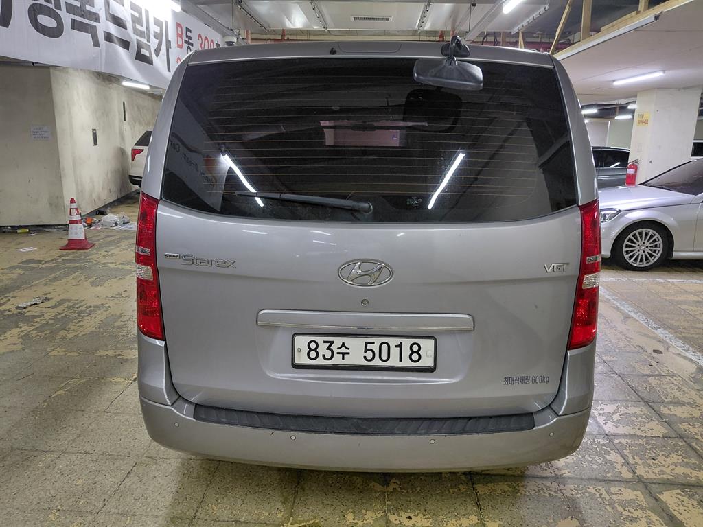 HYUNDAI Starex - Vista 5