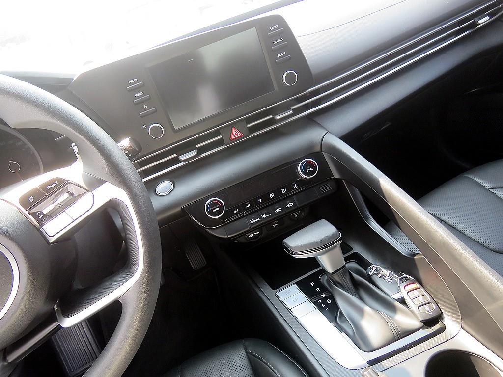 HYUNDAI Avante - Vista 11