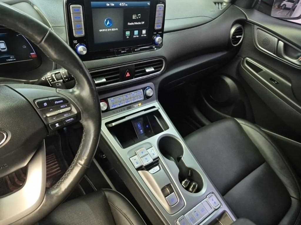 HYUNDAI Kona - Vista 10