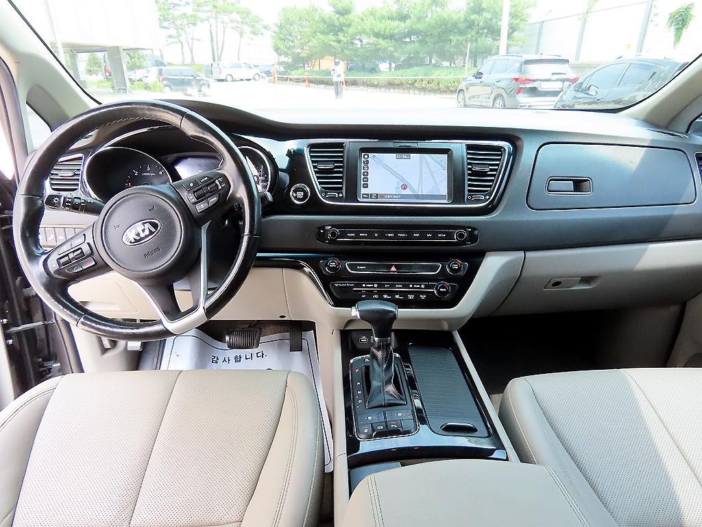 KIA Carnival - Vista 9