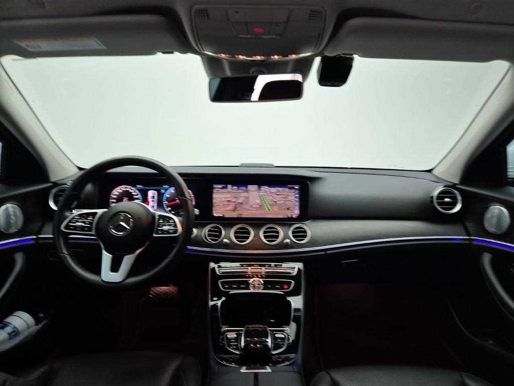 Mercedes Benz E class - Vista 7