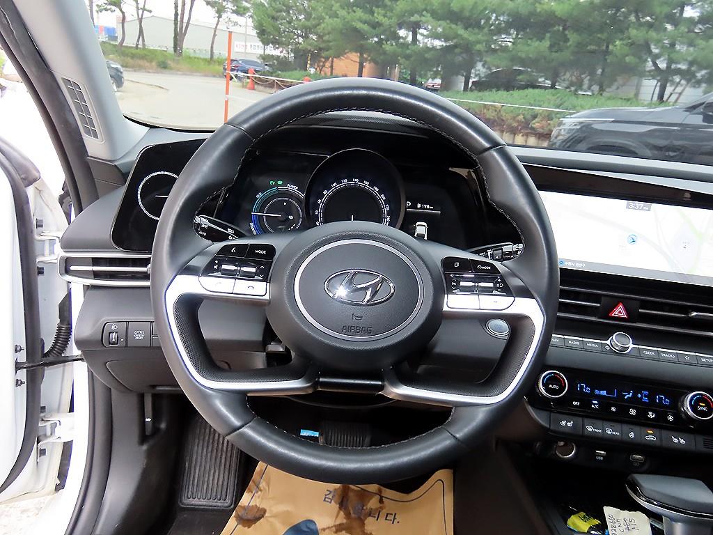 HYUNDAI Avante - Vista 10