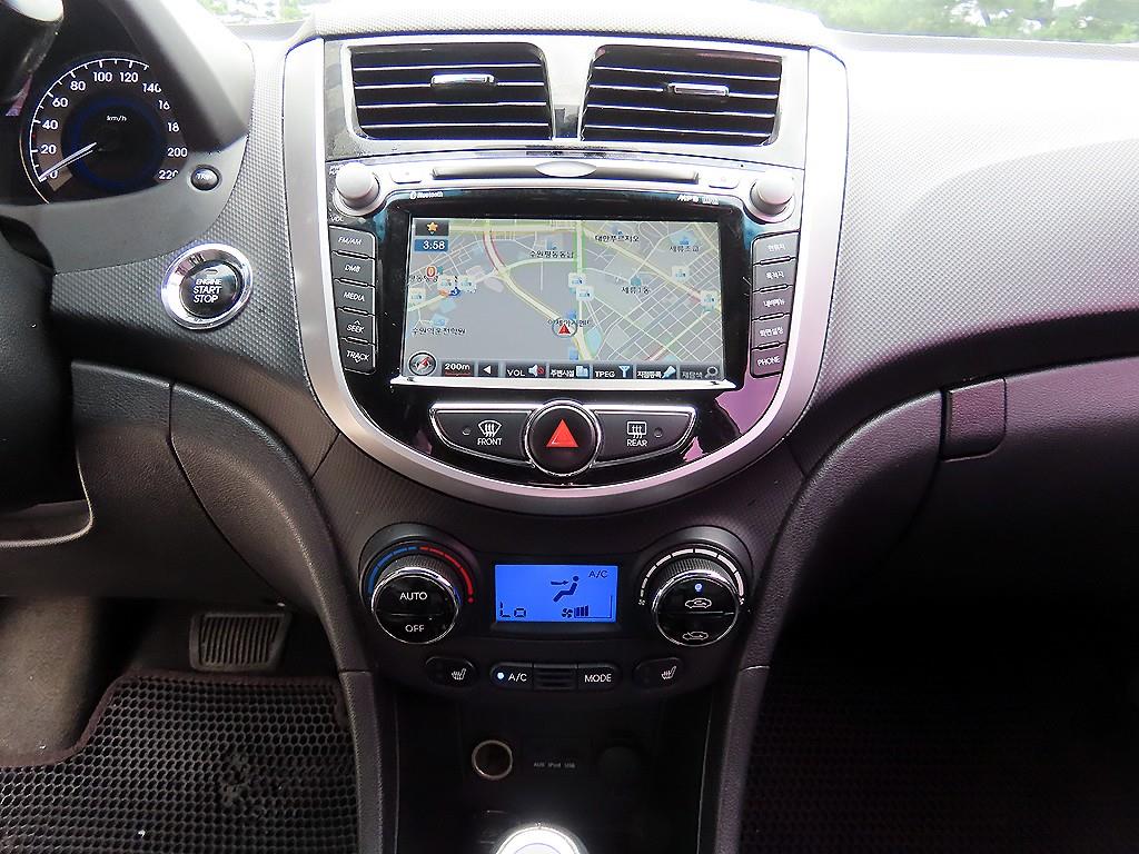 HYUNDAI Accent 2011 Blanco - Importación desde Corea - HF Imports Iquique - Foto 15