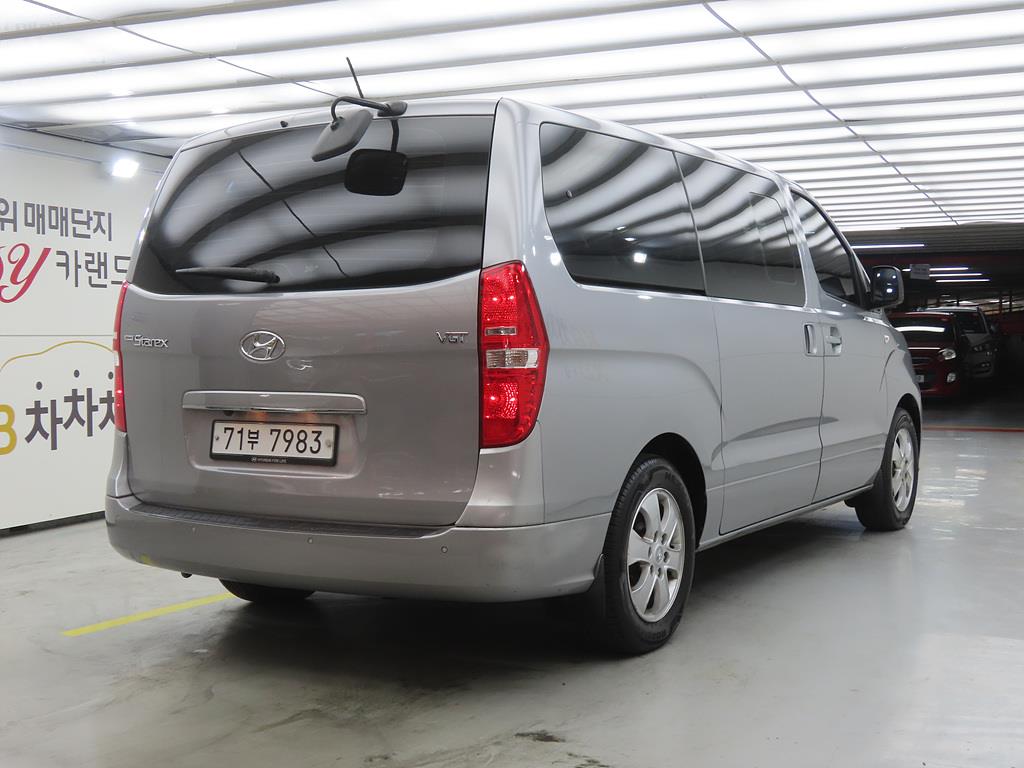 HYUNDAI Starex - Vista 6