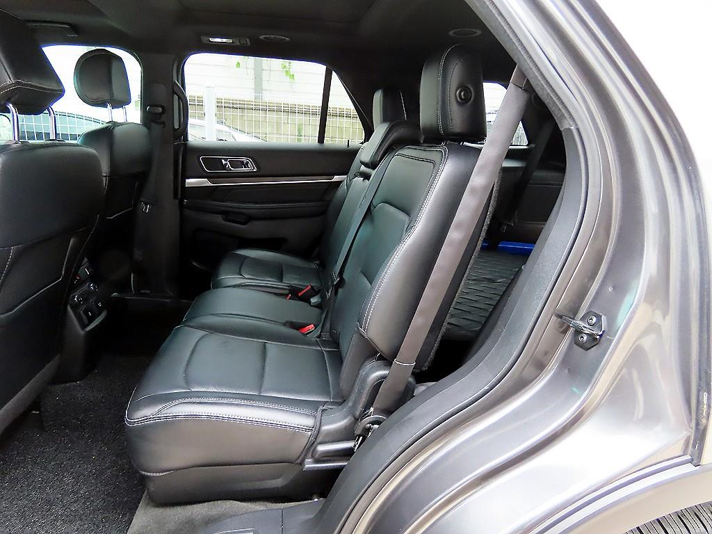 Ford Explorer - Vista 8