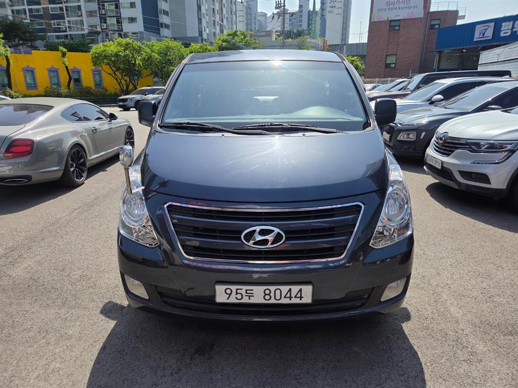 HYUNDAI Starex - Vista 2