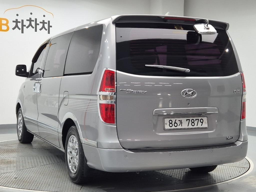 HYUNDAI Starex - Vista 2