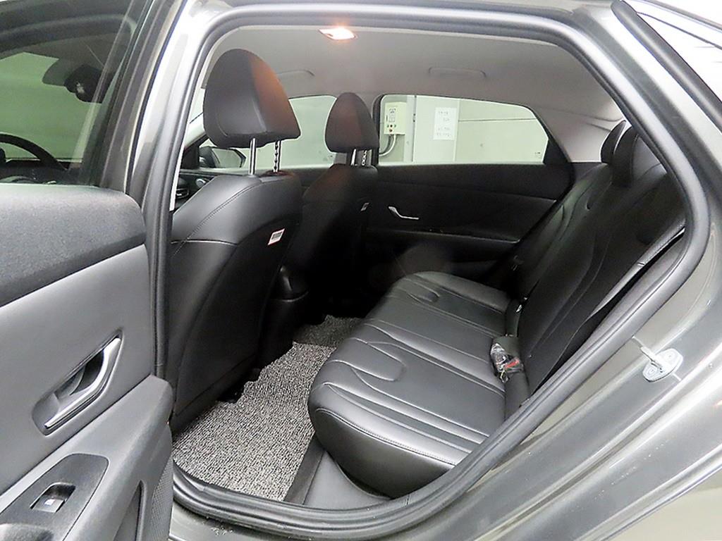 HYUNDAI Avante - Vista 8