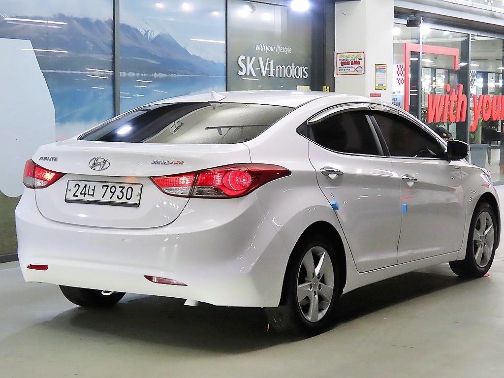 HYUNDAI Avante - Vista 6