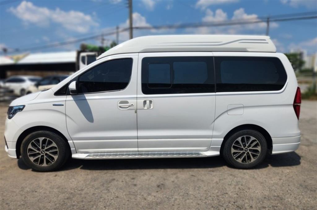 HYUNDAI Starex - Vista 3