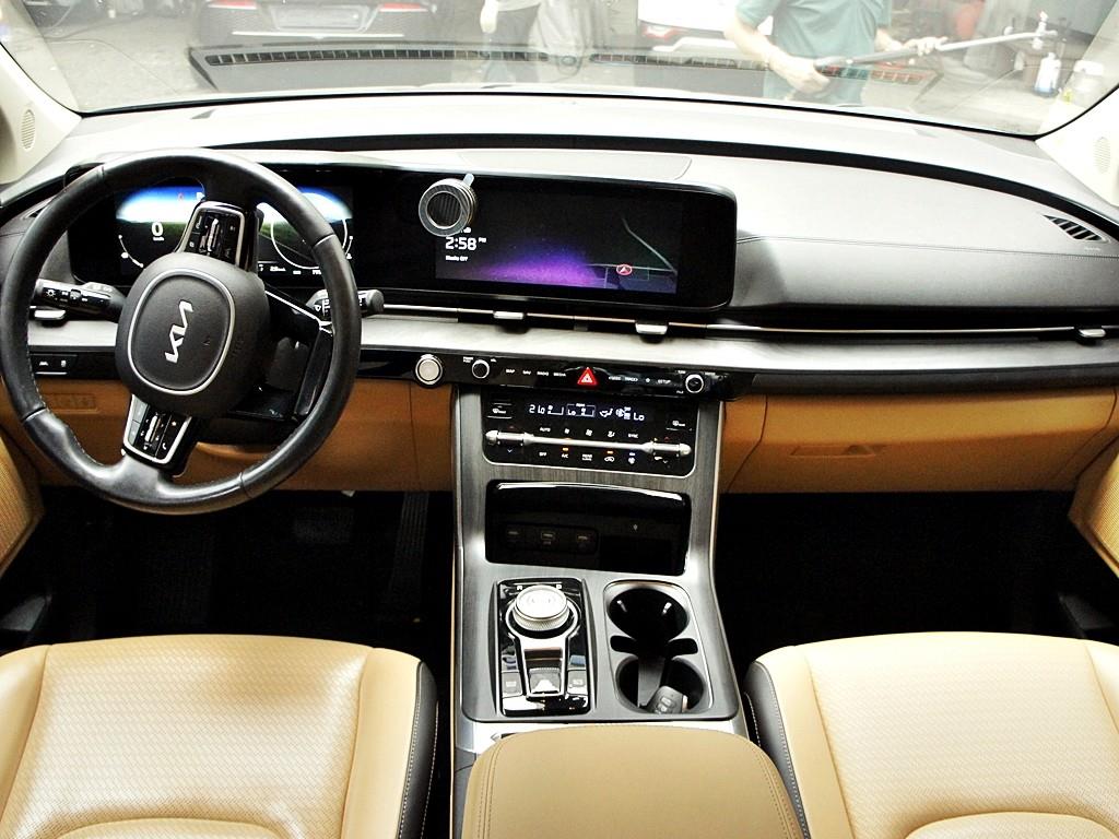 KIA Carnival - Vista 9