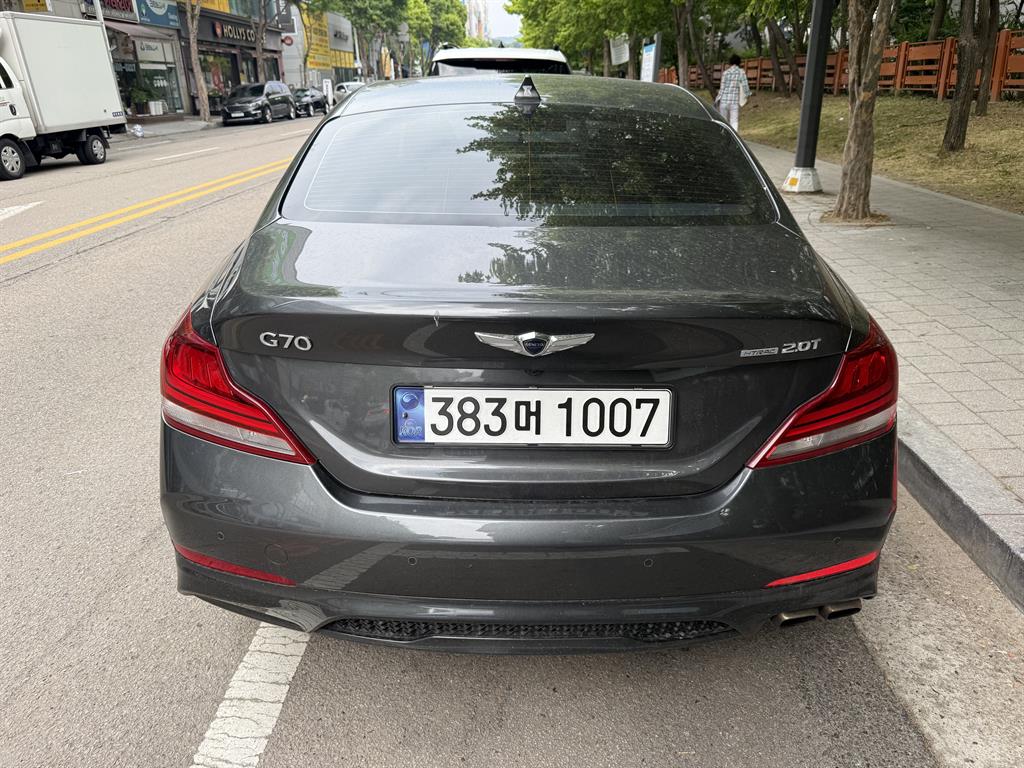 Genesis G70 - Vista 6