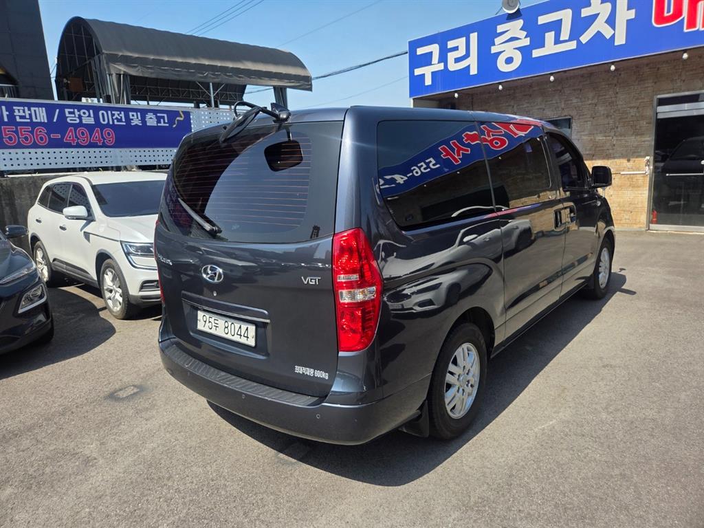 HYUNDAI Starex - Vista 4