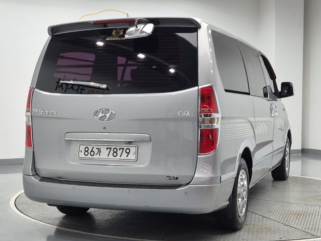 HYUNDAI Starex - Vista 3