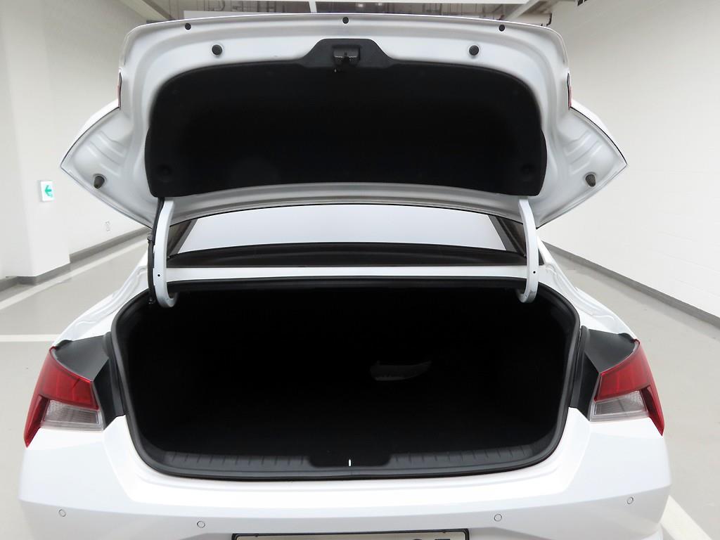 HYUNDAI Avante - Vista 7