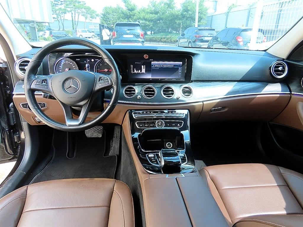 Mercedes Benz E class - Vista 9