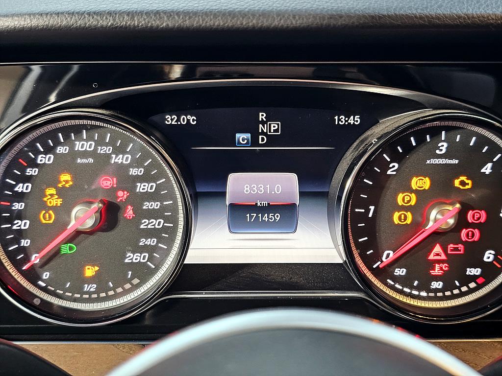 Mercedes Benz E class - Vista 9