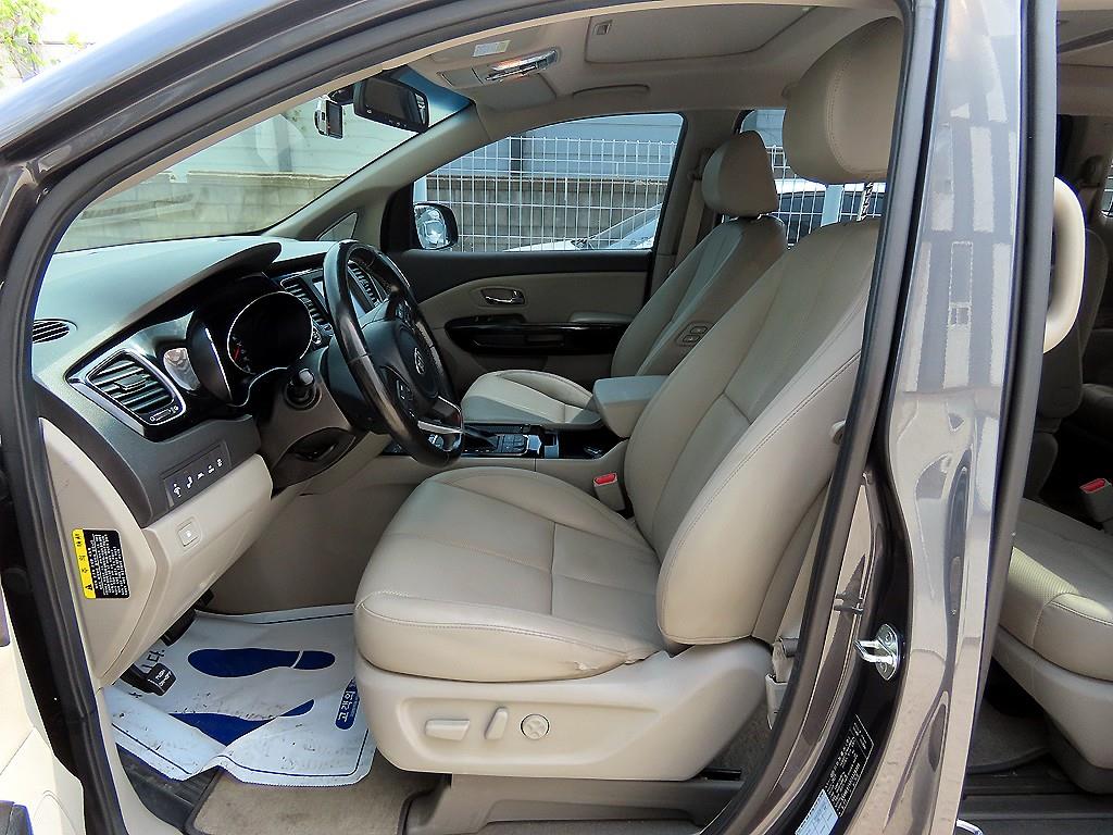 KIA Carnival - Vista 7