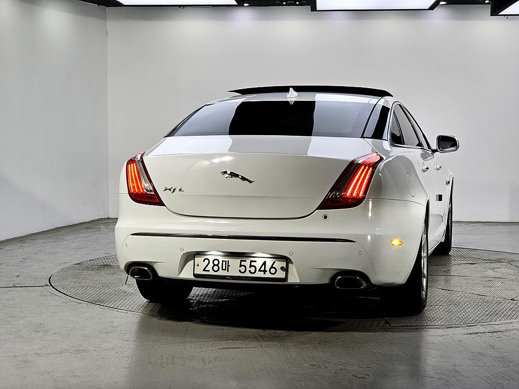 Jaguar XJ - Vista 3