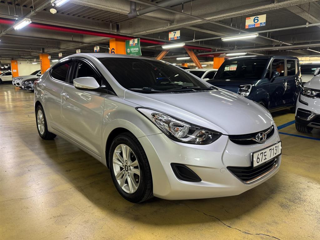 HYUNDAI Avante - Vista 3