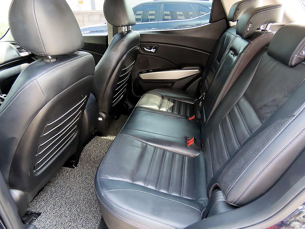 Ssangyong Tivoli - Vista 8