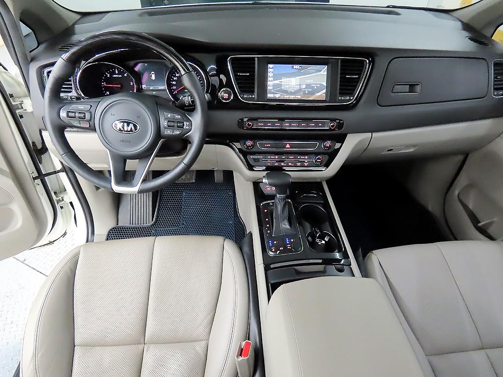 KIA Carnival - Vista 9
