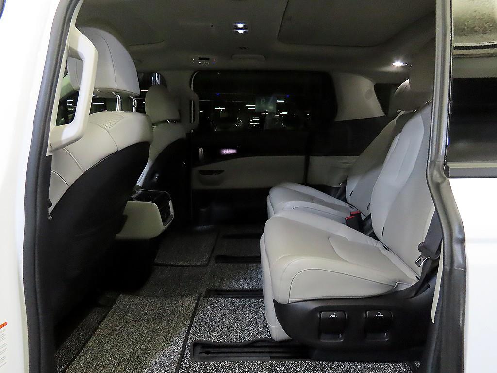 KIA Carnival - Vista 9