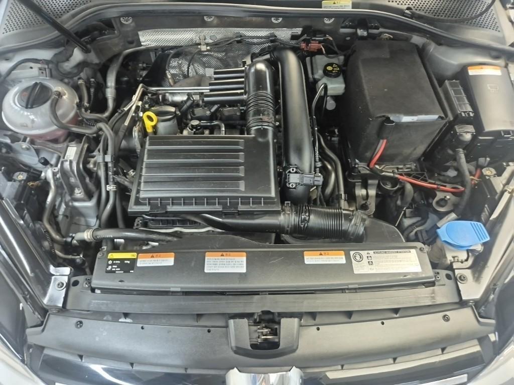 Volkswagen Golf - Vista 7