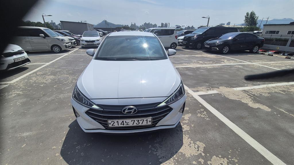 HYUNDAI Avante 2019 Blanco - Importación desde Corea - HF Imports Iquique - Foto 1