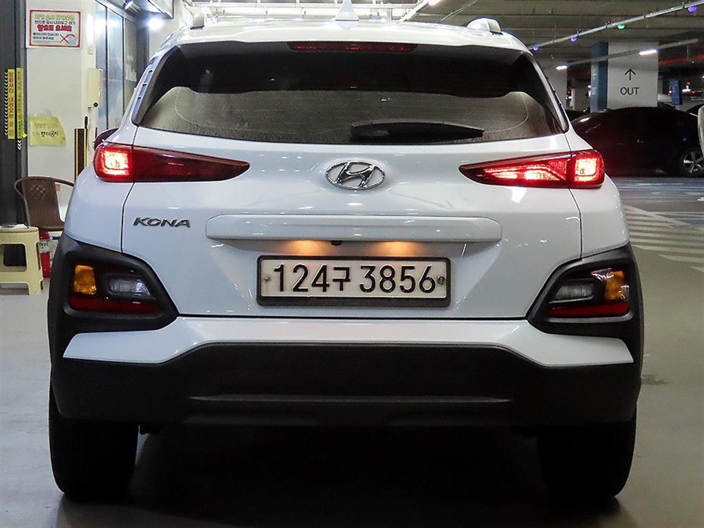 HYUNDAI Kona - Vista 7