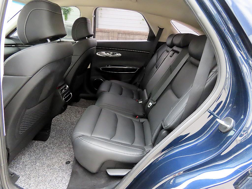 Genesis GV70 - Vista 8