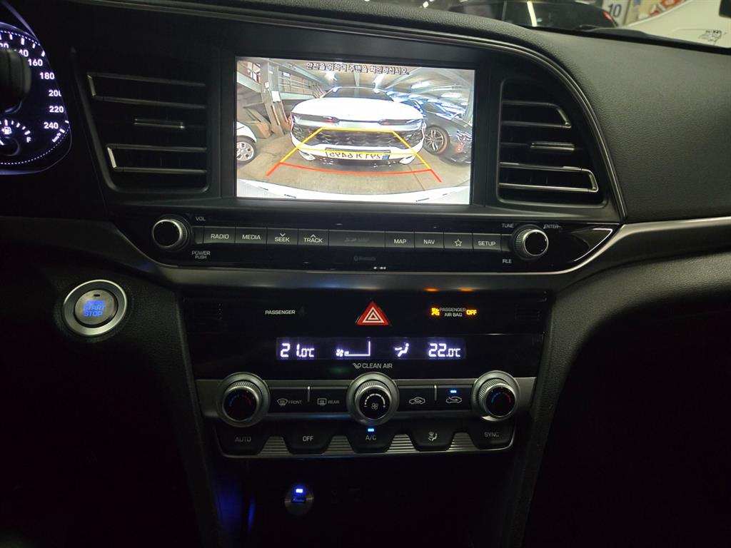 HYUNDAI Avante - Vista 12