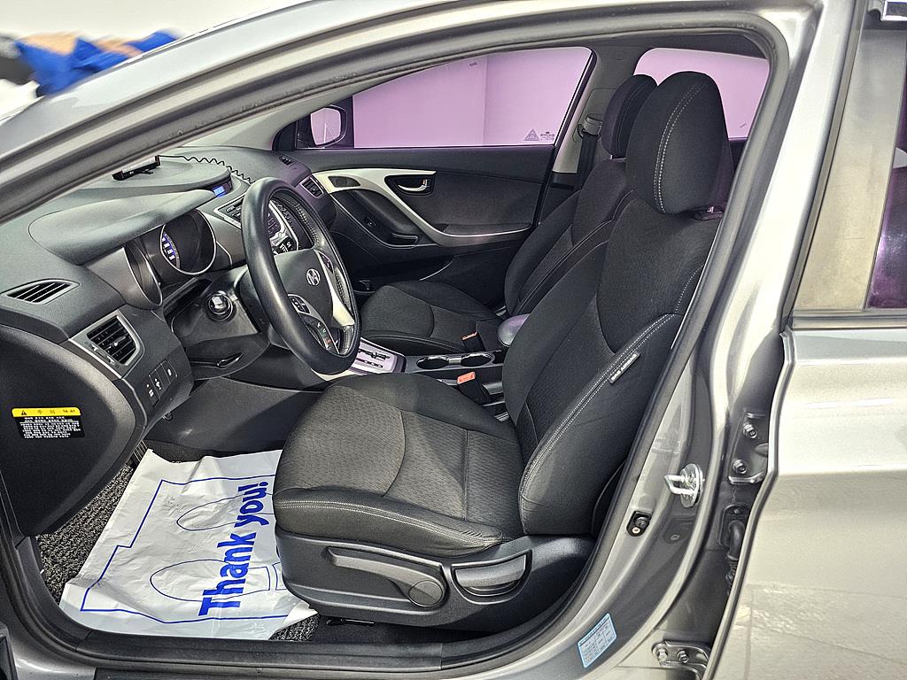 HYUNDAI Avante - Vista 10