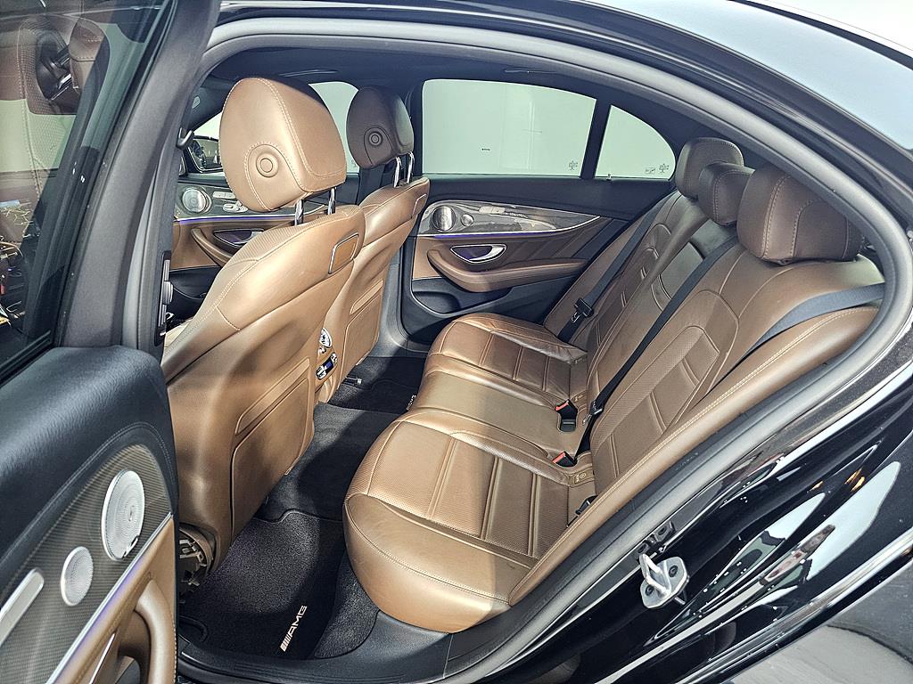 Mercedes Benz E class - Vista 10