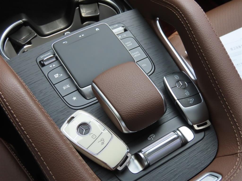Mercedes Benz GLE Class - Vista 8