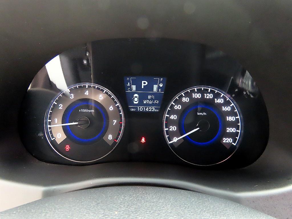 HYUNDAI Accent - Vista 11