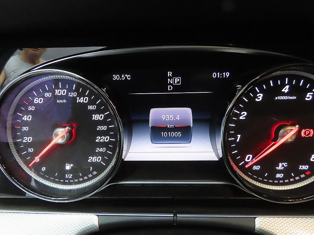 Mercedes Benz E class - Vista 8