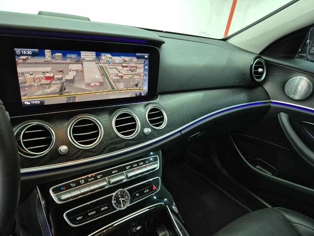 Mercedes Benz E class - Vista 10