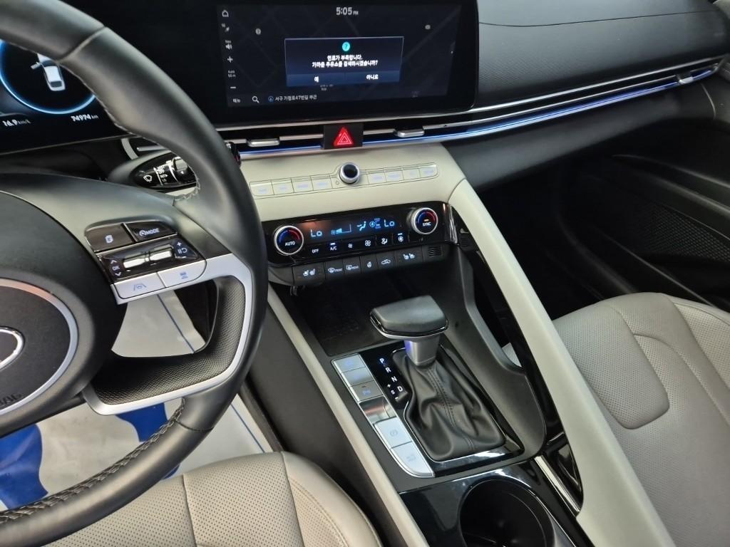 HYUNDAI Avante - Vista 12