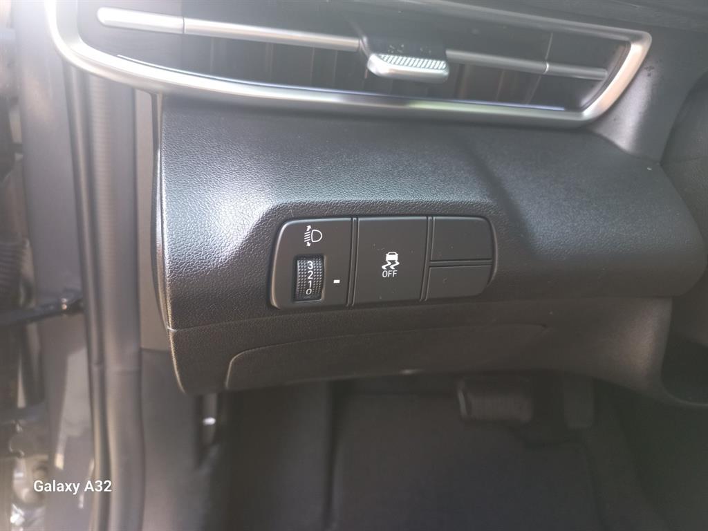 HYUNDAI Avante - Vista 10