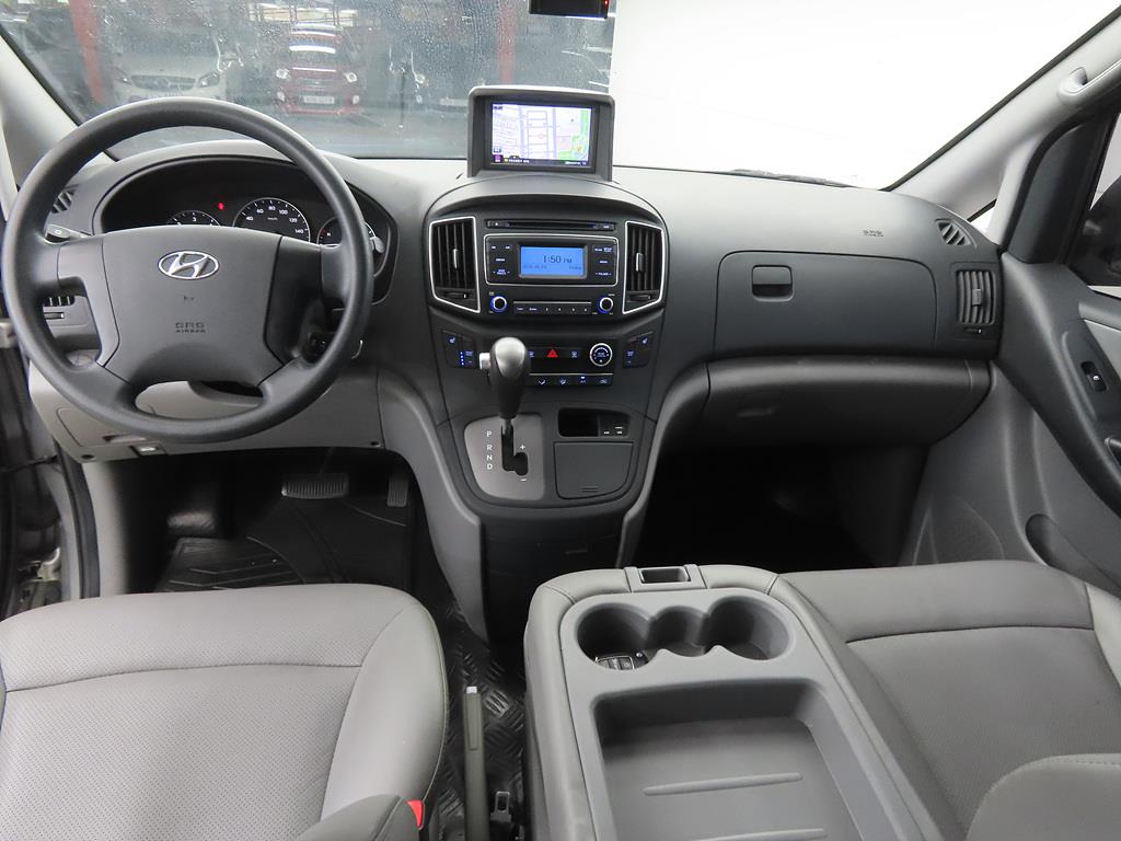 HYUNDAI Starex - Vista 10