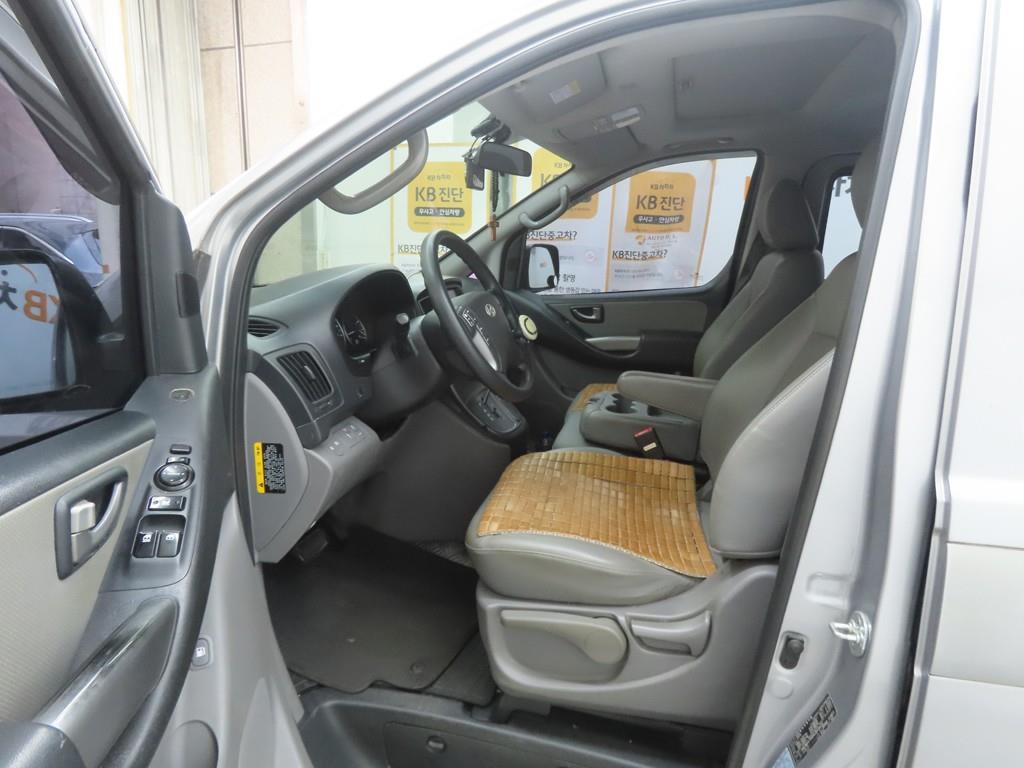 HYUNDAI Starex - Vista 7