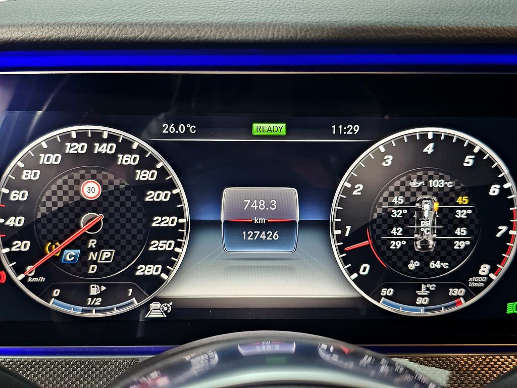 Mercedes Benz E class - Vista 8