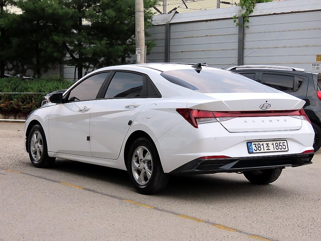 HYUNDAI Avante - Vista 3